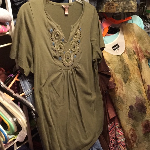 T shirt in good condition - Picture 3 of 3